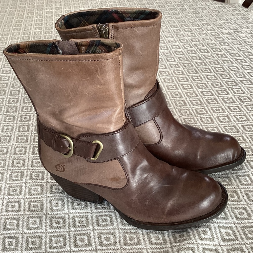Born Brown Nevica Leather Zip up Booties Size 6
